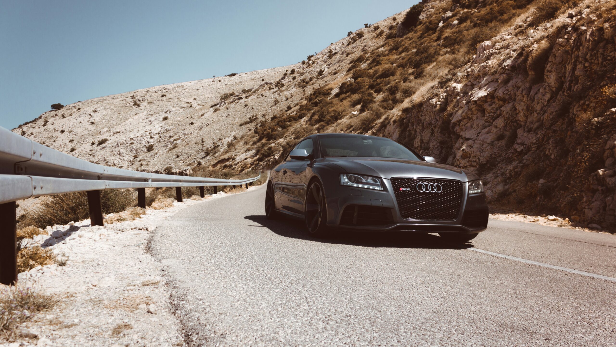 découvrez la puissance et l'élégance de l'audi rs3 sportback, une voiture de sport compacte pour des performances dynamiques et un design raffiné.