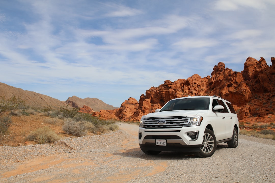 découvrez notre sélection de suv alliant confort, performance et style. que vous cherchiez un véhicule familial spacieux ou un tout-terrain robuste, trouvez le modèle parfait qui répond à vos besoins et style de vie.