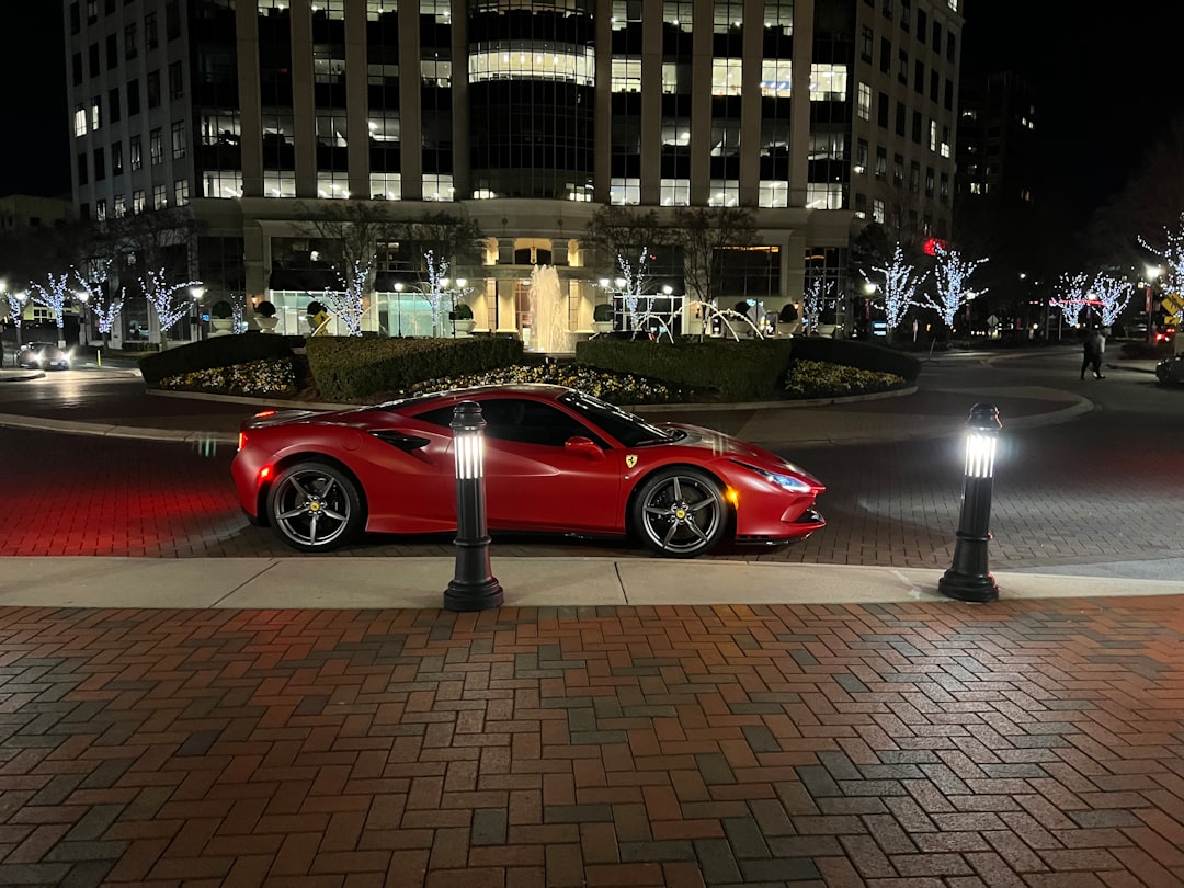 découvrez la ferrari 599 gto, une supercar emblématique alliant puissance, élégance et performance. avec son design aérodynamique et son moteur v12 de 670 ch, cette voiture offre une expérience de conduite inégalée. plongez dans l'univers de la haute performance automobile.